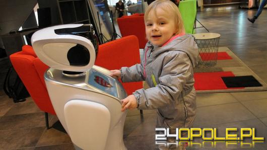 W opolskich centrach handlowych kwestują... roboty