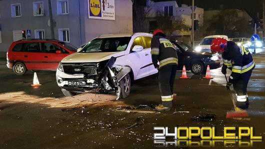 Tak kończy się jazda na czerwonym świetle. BMW zderzyło się z KIĄ