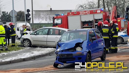 Zderzenie Focusa i Matiza na Oleskiej, są ranni, trwają utrudnienia w ruchu