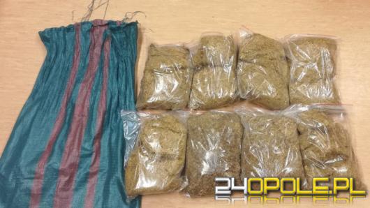 Bagażnik pełen nielegalnego tytoniu.