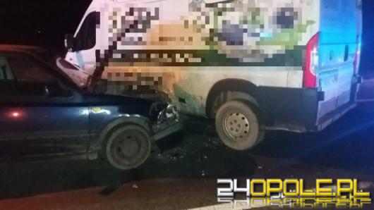 Wrzoski: Bus zderzył się z osobówką, ranna pasażerka