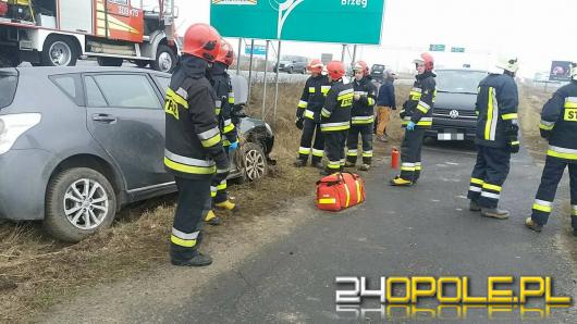 Wrzoski: Kierowca zasnął podczas jazdy i wjechał do rowu