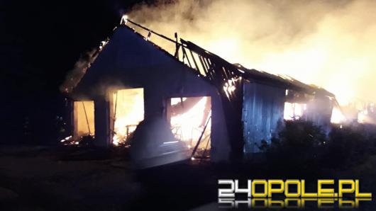 15 zastępów straży walczyło z pożarem stodoły w Krzywiczynach