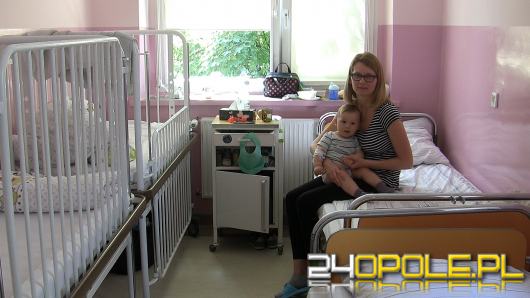 Szpital w Kędzierzynie-Koźlu zniósł opłaty dla rodziców przebywających z dziećmi na oddziałach