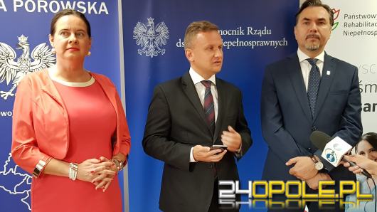 Minister Bartosz Marczuk spotkał się z osobami niepełnosprawnymi w Brzegu