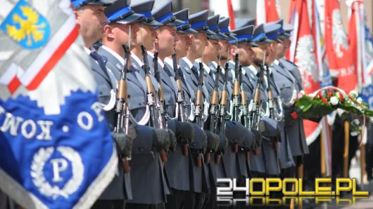 Policjanci przemaszerowali na rynek z okazji swojego święta