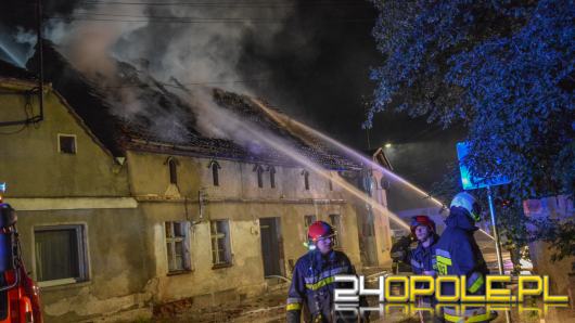 11 zastępów straży walczyło z pożarem domu jednorodzinnego w Lewinie Brzeskim