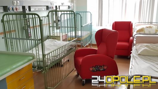 W Uniwersyteckim Szpitalu Klinicznym w Opolu pojawiło się 47 wygodnych foteli - leżanek dla rodziców