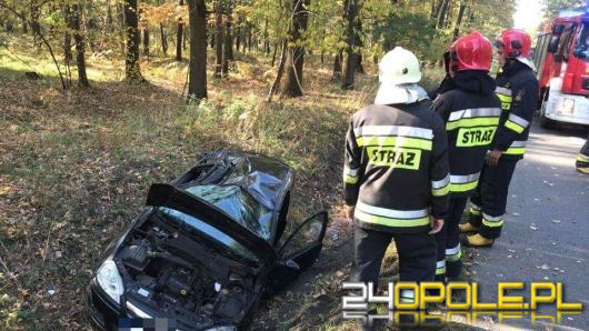 Wypadek na ulicy Strzeleckiej. Kierowca opla wjechał do rowu