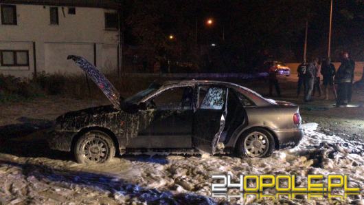 Wieczorny pożar samochodu przy ulicy Budowlanych w Opolu