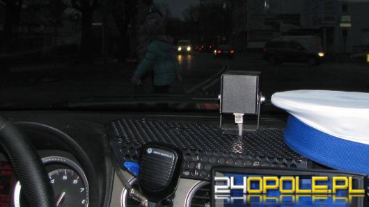 Bez prawa jazdy, pijany, nie zatrzymał się do kontroli