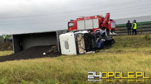 Zderzenie ciężarówki z audi na Powstańców Warszawskich. Jedna osoba nie żyje