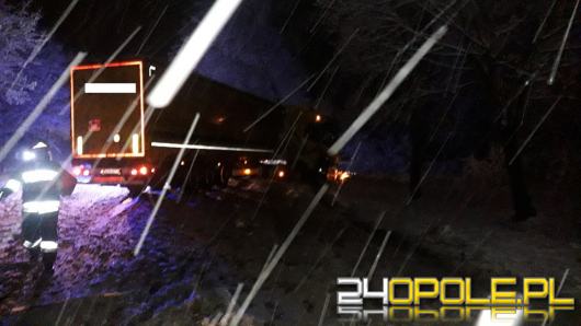 Trudne warunki na drogach po obfitych opadach śniegu