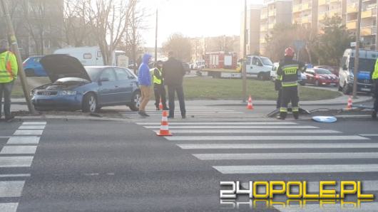 Audi staranowało znaki na ulicy Witosa