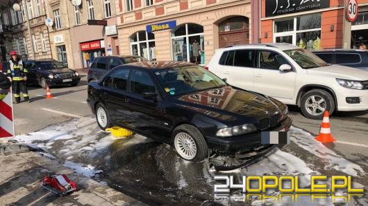 Zderzenie widlaka z BMW spowodowało duże utrudnienia w centrum miasta