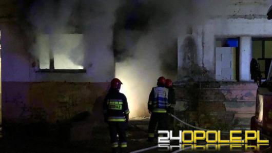Pożar pustostanu na Romualda Traugutta w Opolu. W akcji 4 zastępy straży pożarnej
