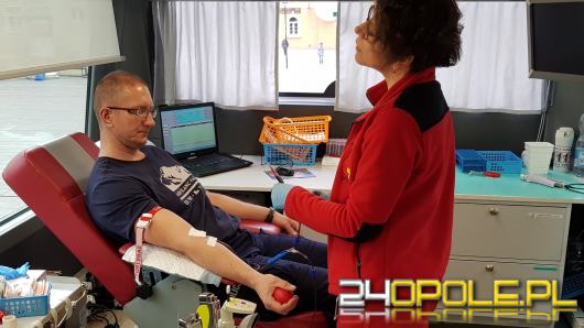 7 litrów krwi oddali policjanci i mieszkańcy Opola podczas specjalnej zbiórki