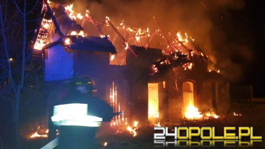 Kluczborscy strażacy walczyli z nocnym pożarem szopy