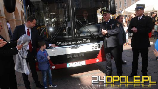 Kolejny autobus z nazwą miasta partnerskiego. W Opolu do tej pory jeździło takich 6