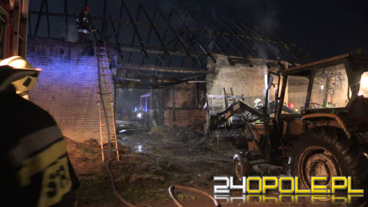 W Turawie od uderzenia pioruna zapalił się budynek
