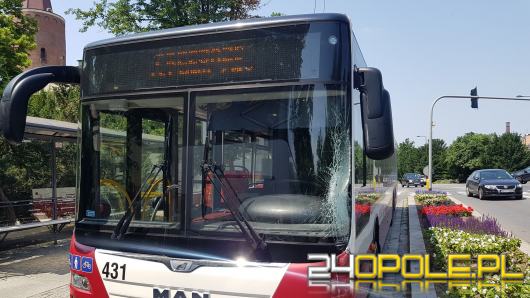 Zderzenie autobusów na Piastowskiej zablokowało ruch na godzinę