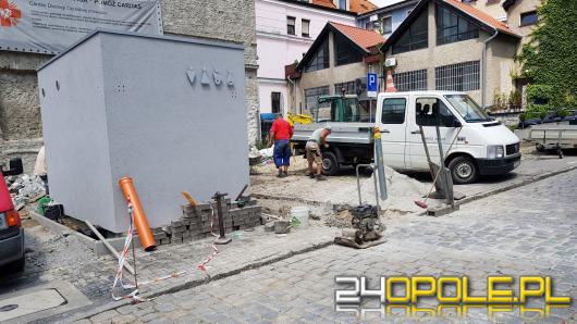 Montaż drugiej toalety bezdotykowej w centrum Opola utrudniał dojazd do pracy 