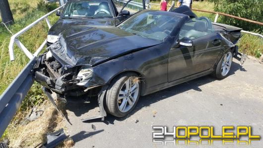 Kierowca Mercedesa stracił panowanie nad pojazdem i uderzył w inny samochód