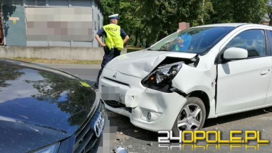 Zderzenie samochodów osobowych przy skrzyżowaniu Ozimska-Plebiscytowa