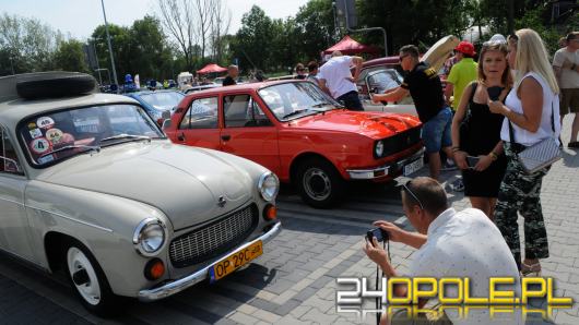 Ponad 100 pojazdów z PRL przed Stegu Arena