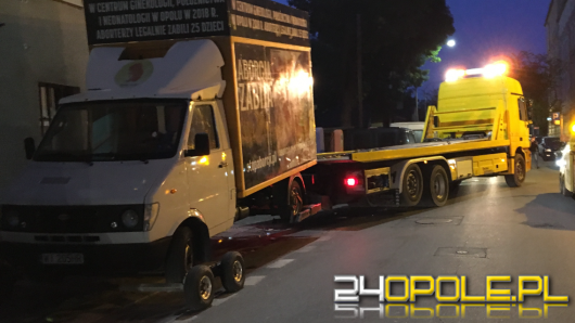 Policja interweniowała w sprawie ciężarówki z drastycznymi zdjęciami. Będzie skarga na mundurowych