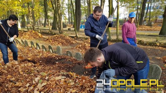 Opolanie tradycyjnie sprzątali cmentarz przy ulicy Wrocławskiej 