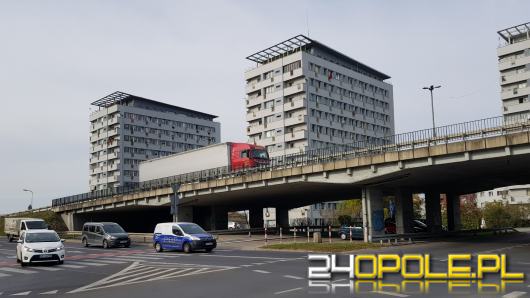 Koniec z parkowaniem na "rondzie". Miasto na wniosek policji likwiduje "parking"