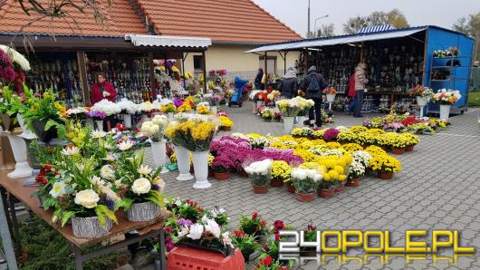 Jezuita zaproponował, żeby nie kupować zniczy i kwiatów, a pieniądze poświęcić żywym..