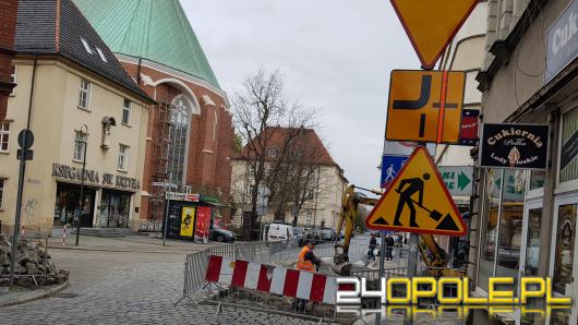 Uwaga kierowcy! Od dziś zmiana organizacji ruchu na skrzyżowaniu Katedralnej z Książąt Opolskich