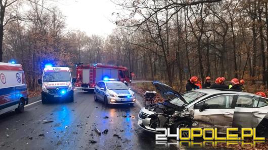 18-latek wpadł w poślizg. Dwie osoby ranne 