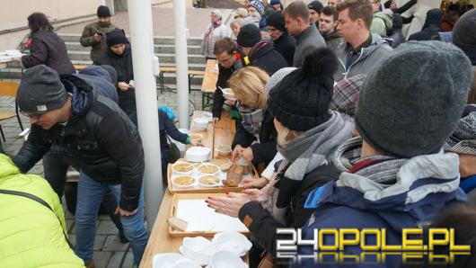 700 porcji bigosu, ponad 500 porcji leczo czeka na ubogich w niedzielę na rynku