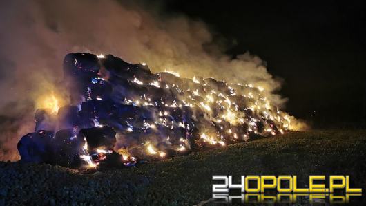 Płonie blisko 200 bali słomy w Jaborowicach. Akcja gaśnicza trwa od wczoraj