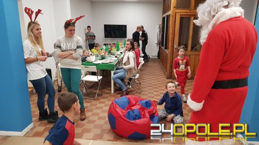 W klubie kibica Odry Opole zorganizowano Mikołajki dla dzieci z Domu Dziecka
