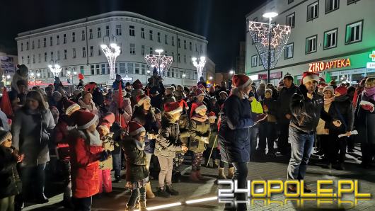Setki uczestników 6. Marszu Mikołajów przeszło ulicami Opola