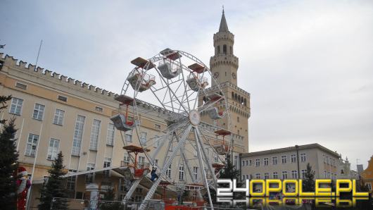 Koło Młyńskie pod ratuszem i karuzela dłużej, jednak już komercyjnie