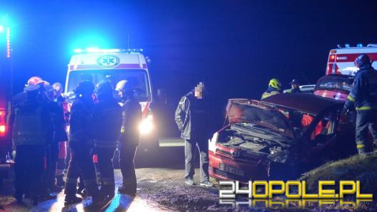 Wypadek dwóch osobówek przy zjeździe na Lewin Brzeski. Są ranni