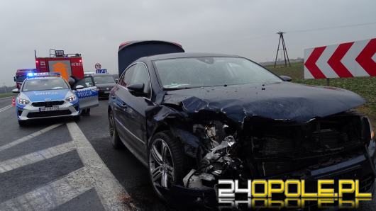 Niebezpiecznie na drogach. W Brzegu bus zderzył się z osobówką