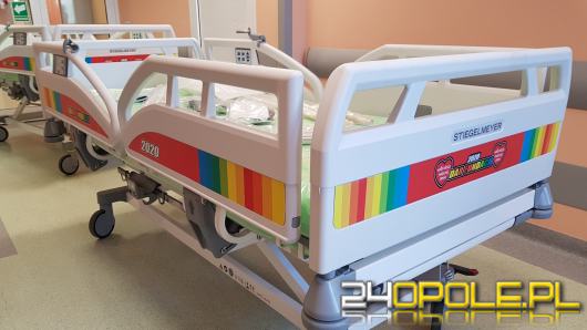 Na oddział dziecięcy USK w Opolu trafiły dwa nowe specjalistyczne łóżka od WOŚP
