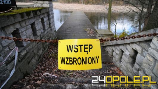 Pomosty na Wyspie Bolko w opłakanym stanie. Miasto ustawiło "zakaz wstępu"