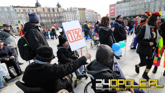 Podopieczni Fundacji Dom z Opola bez 1% z podatku nie dadzą rady. Zorganizowano kolorowy korowód