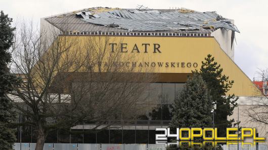 Porywisty wiatr uszkodził dach Teatru im. Jana Kochanowskiego w Opolu