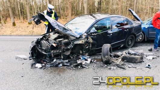 Wypadek w Jełowej. Zderzyły się trzy samochody osobowe