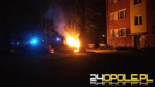 Pożar samochodu osobowego na ulicy 1 Maja w Opolu