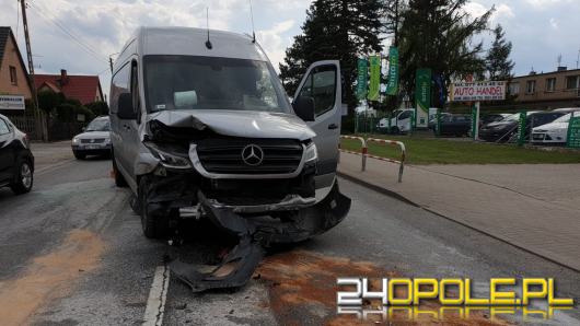 Kolizja 3 pojazdów w Byczynie. Jedna osoba w szpitalu