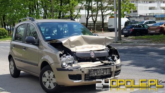 Zderzenie 3 pojazdów na Ozimskiej w Opolu. Sprawczyni w szpitalu